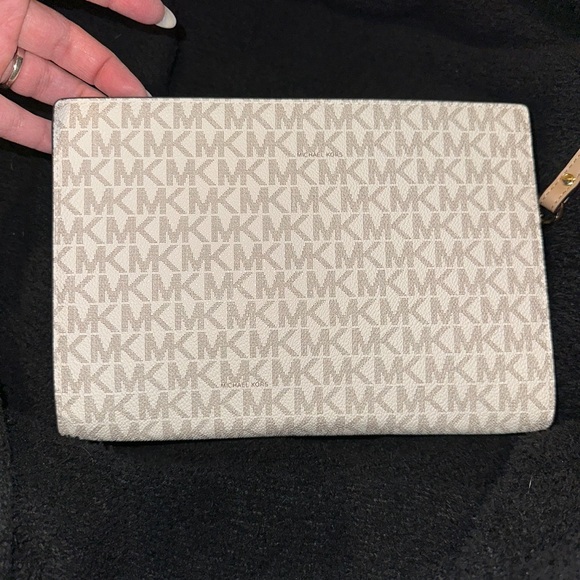 Michael Kors - Picture 3 of 10